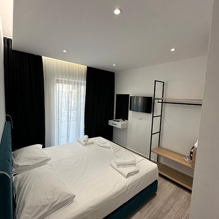 Io'S Apartments Sarandë Buitenkant foto
