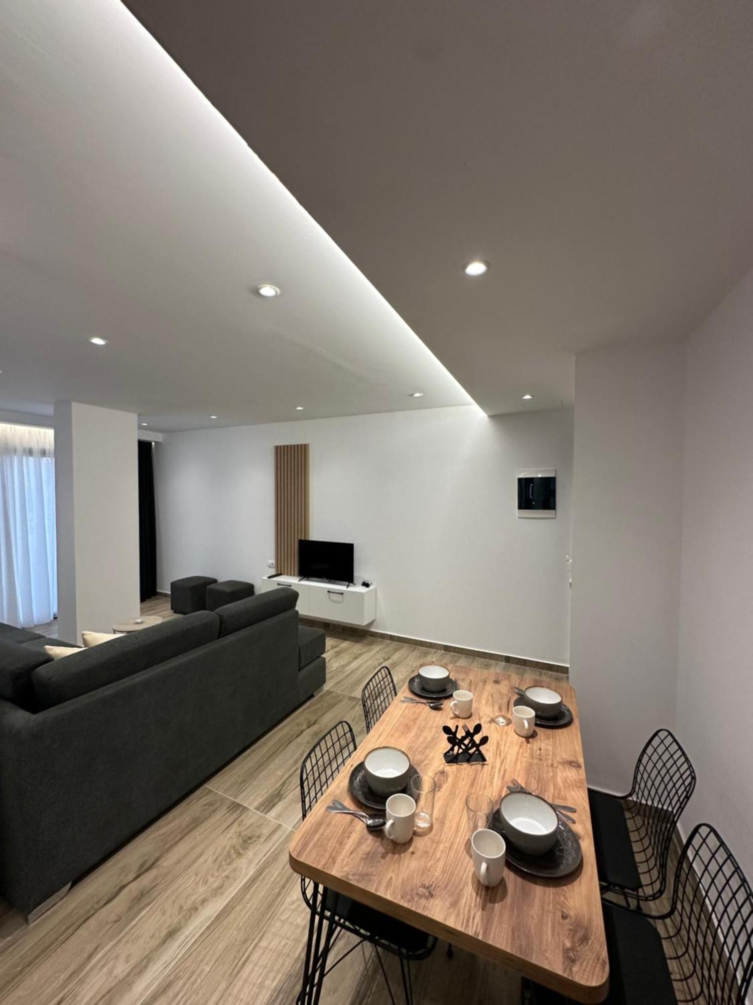 Io'S Apartments Sarandë Buitenkant foto