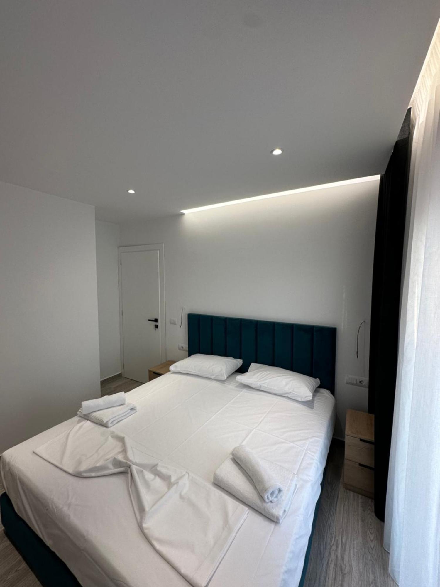 Io'S Apartments Sarandë Buitenkant foto
