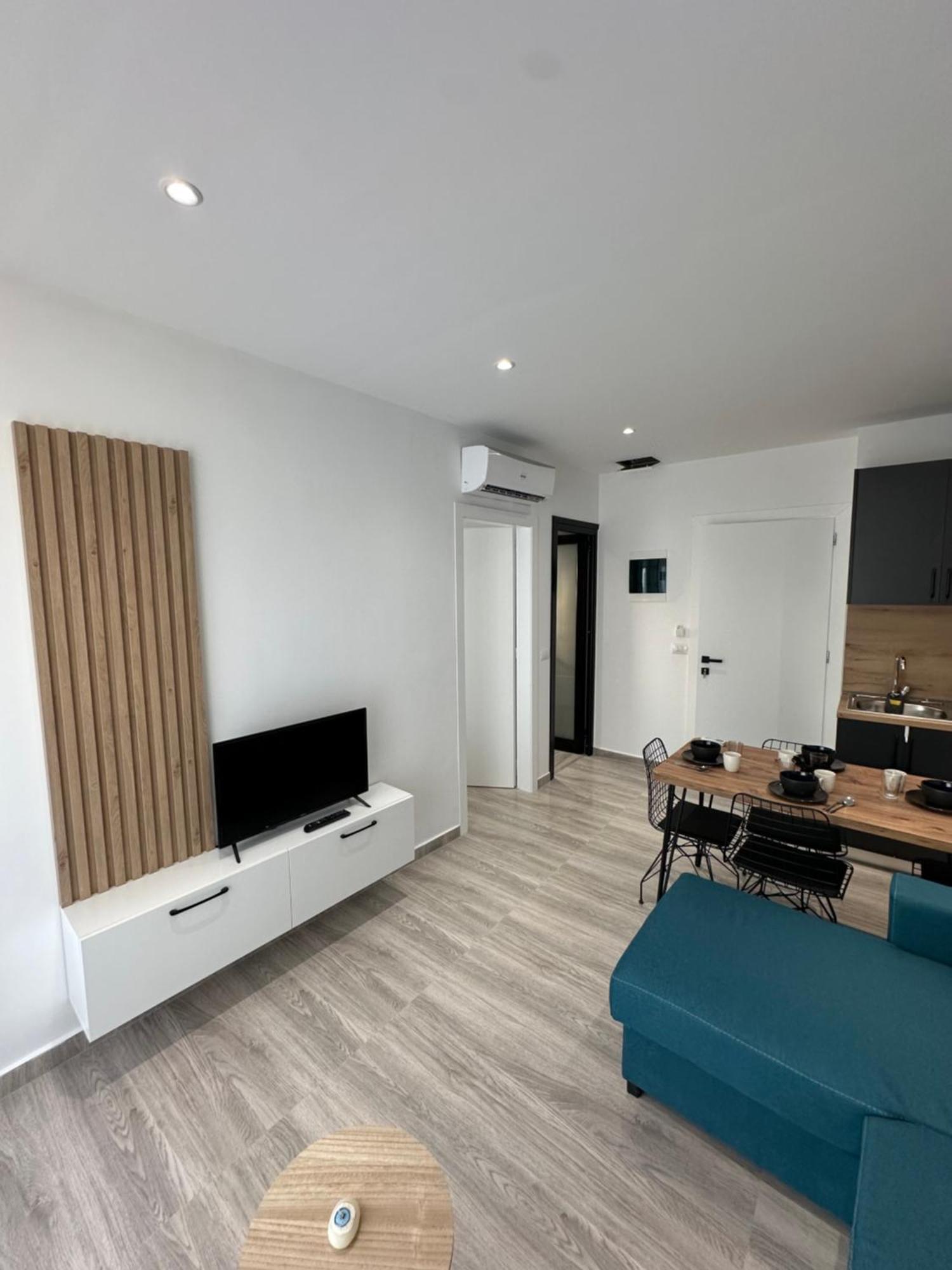 Io'S Apartments Sarandë Buitenkant foto